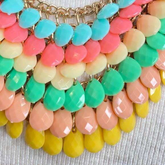 Signed Bib Necklace Fruity Pebbles Teardrop Acrylic Beads On Gold Tone Chain - Picture 2 of 12
